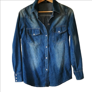 ROMWE women's washed denim button down shirt. Size small.